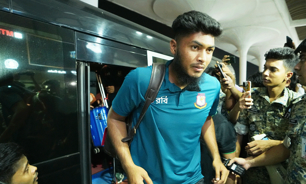The Bangladesh cricket team departed Dhaka for the USA early on Thursday to participate in the ICC Men’s T20 World Cup 2024. Rishad Hossain at the Hazrat Shahjalal International Airport. Photo : BCB