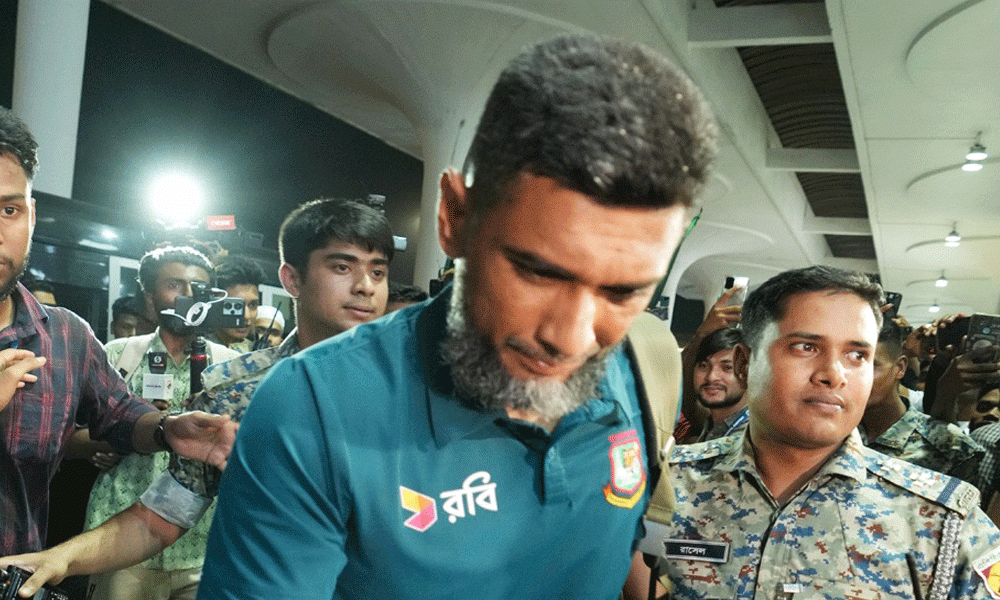 The Bangladesh cricket team departed Dhaka for the USA early on Thursday to participate in the ICC Men’s T20 World Cup 2024. Mahmudullah Riyad at the Hazrat Shahjalal International Airport. Photo : BCB