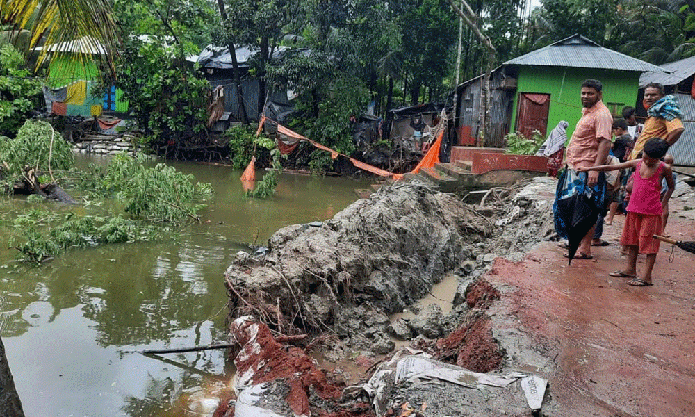Cyclone Remal caused significant damage by destroying homes, uprooting trees, and toppling electric poles. The photo was taken from Kamalnagar upazila of Lakshmipur District. Photo : Focus Bangla