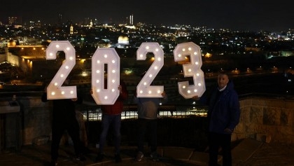 World steps into 2023 after turbulent year