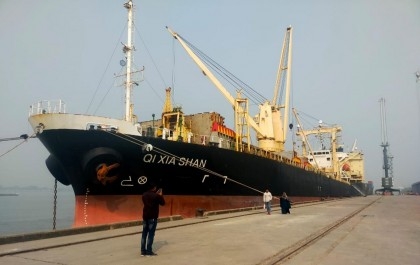 Shipments for Rooppur plant and Bangabandhu Rail Bridge arrive at Mongla port