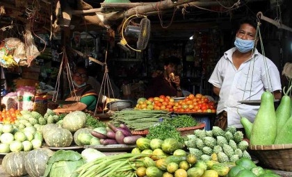 People force to return home with bags half full due to higher price of chicken, meat, and fish
