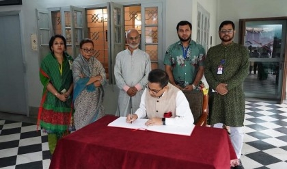 Indian envoy pays homage to Bangabandhu on 103 birth anniversary