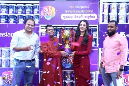 Film actress Bidya Sinha Saha Mim visits Asian Paints outlet