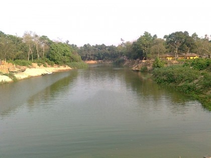 5000 meters of current nets, boat seized from Halda River in Ctg

