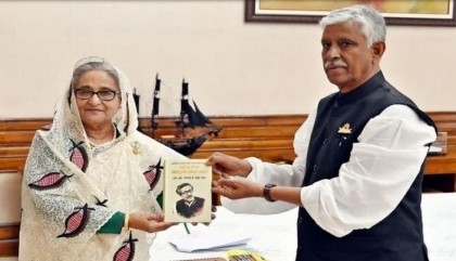 Gazipur AL leader Azmat Ullah met PM Hasina, hand over books