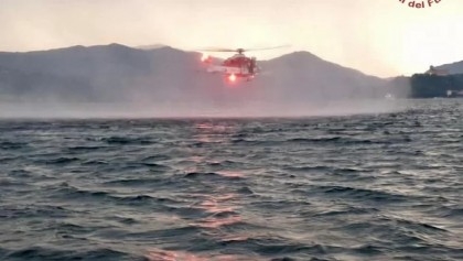 Four dead as tourist boat sinks in Italy