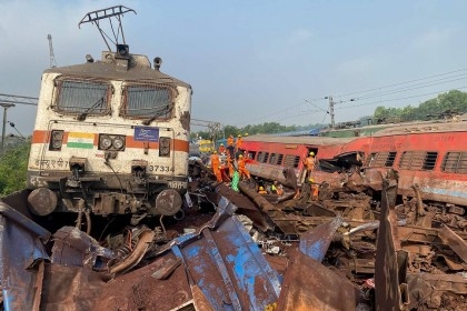 Hotline opened for Bangladeshis after train crash in India

