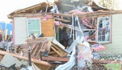 Texas braces for heatwave after deadly tornado