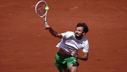 Favourite Medvedev wins opener at Wimbledon warm-up Halle