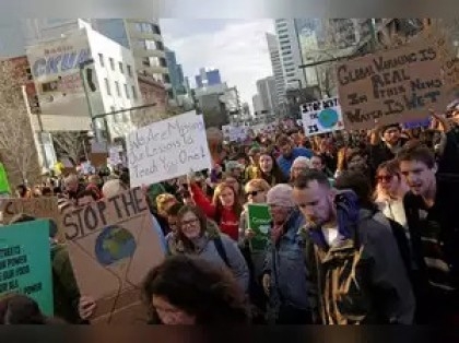 Nobel-winning economist calls for climate tax as carbon costs lives