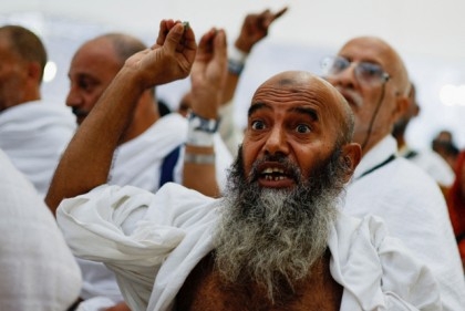 Crowds 'stone the devil' in final hajj ritual