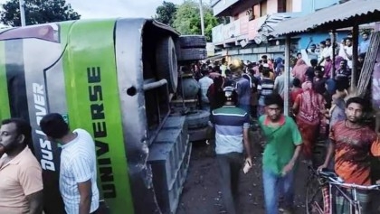 Six of a family killed in bus-easy bike collision in Jashore 