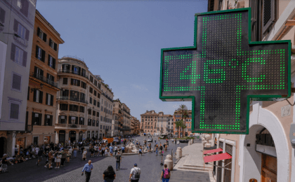 Tourists and residents warned to stay inside as deadly heat hits Europe during peak travel season