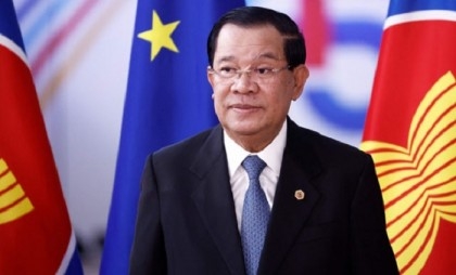 Hardline Cambodian PM Hun Sen to step down after four decades