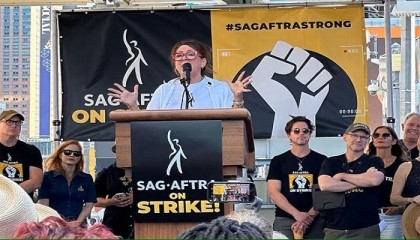 Hollywood heavyweights lead strike rally in Times Square
