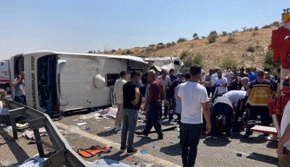 7 killed, 23 injured in passenger bus crash in Turkiye