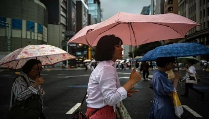 Typhoon Lan bears down on Japan's main island