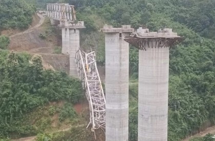 26 killed after under-construction railway bridge collapses in India

