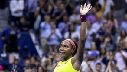 Gauff battles into US Open second round
