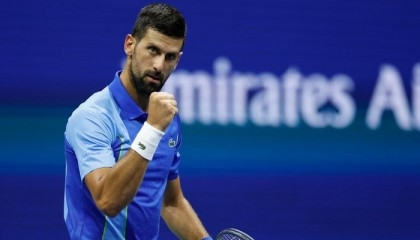 'Lights out' Djokovic cruises on US Open return