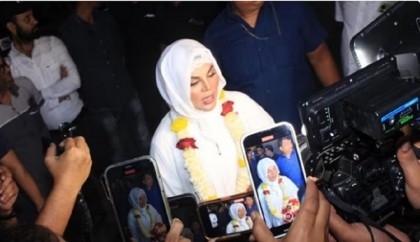 Rakhi Sawant gets a floral welcome at airport upon return from Umrah