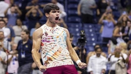 Alcaraz defeats Zverev to reach US Open semi-finals