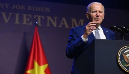 Biden leads US tech execs in Vietnam talks