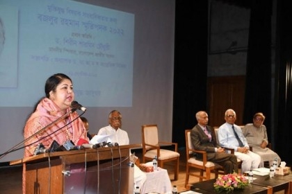 Speaker urges journalists to present true history of independence

