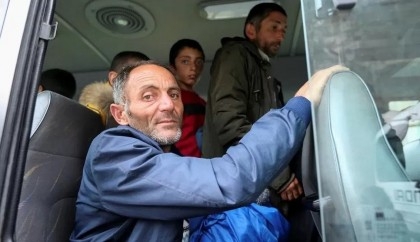 Ethnic Armenians begin leaving disputed enclave