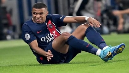 Mbappe comes off hurt as PSG demolish Marseille