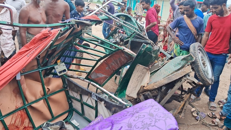 Two killed in Gopalganj road accident