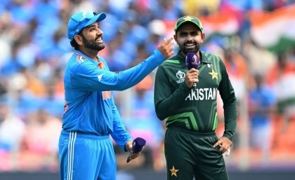 India opt to bowl against Pakistan in key World Cup clash
