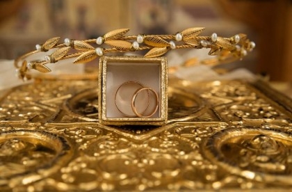 Gold price tops Tk one lakh mark again