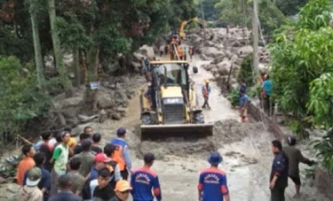 12 dead after Indonesia flash floods, cold lava flow