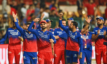 RCB win six in row to make IPL play-offs, CSK out