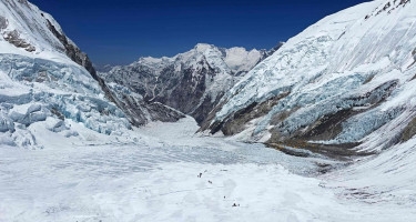 Kenyan climber dies on Everest, Nepali guide missing