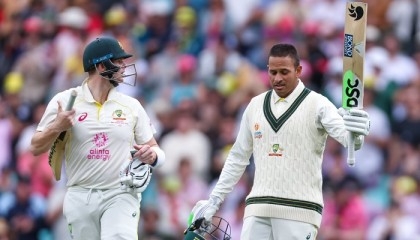 Khawaja on cusp of double ton as Australia punish South Africa
