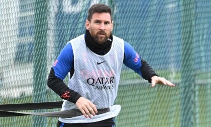 Messi set for first PSG appearance since World Cup as contract talks go on