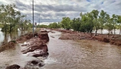 Western Australia struggles back from huge floods