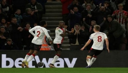 Southampton stun Man City to reach League Cup semis