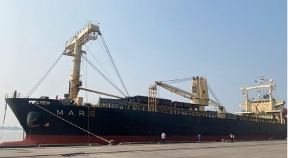 Shipment of material for Bangabandhu Rail Bridge arrives at Mongla port