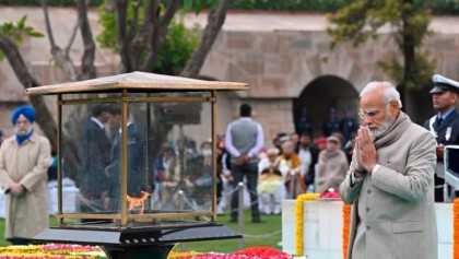 Modi pays homage to Mahatma Gandhi on 75th death anniversary