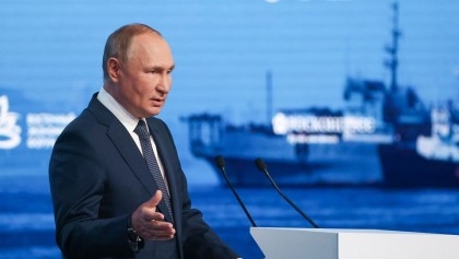 Russia to continue developing modern transport infrastructure, Putin says

