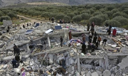 Turkey: Couple saved 296 hours after quake, but children die