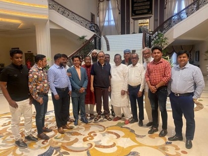 Rupganj AL leaders meet Bashundhara Group Chairman 