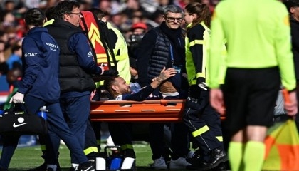 Neymar suffers new ankle injury blow in PSG win
