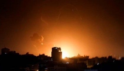 Israeli air strikes hit Gaza strip