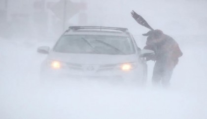 Heavy snow snarls travel as winter storms hit US