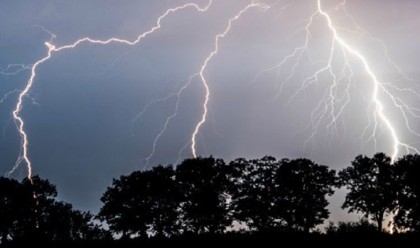 Three killed in Shariatpur lightning strikes